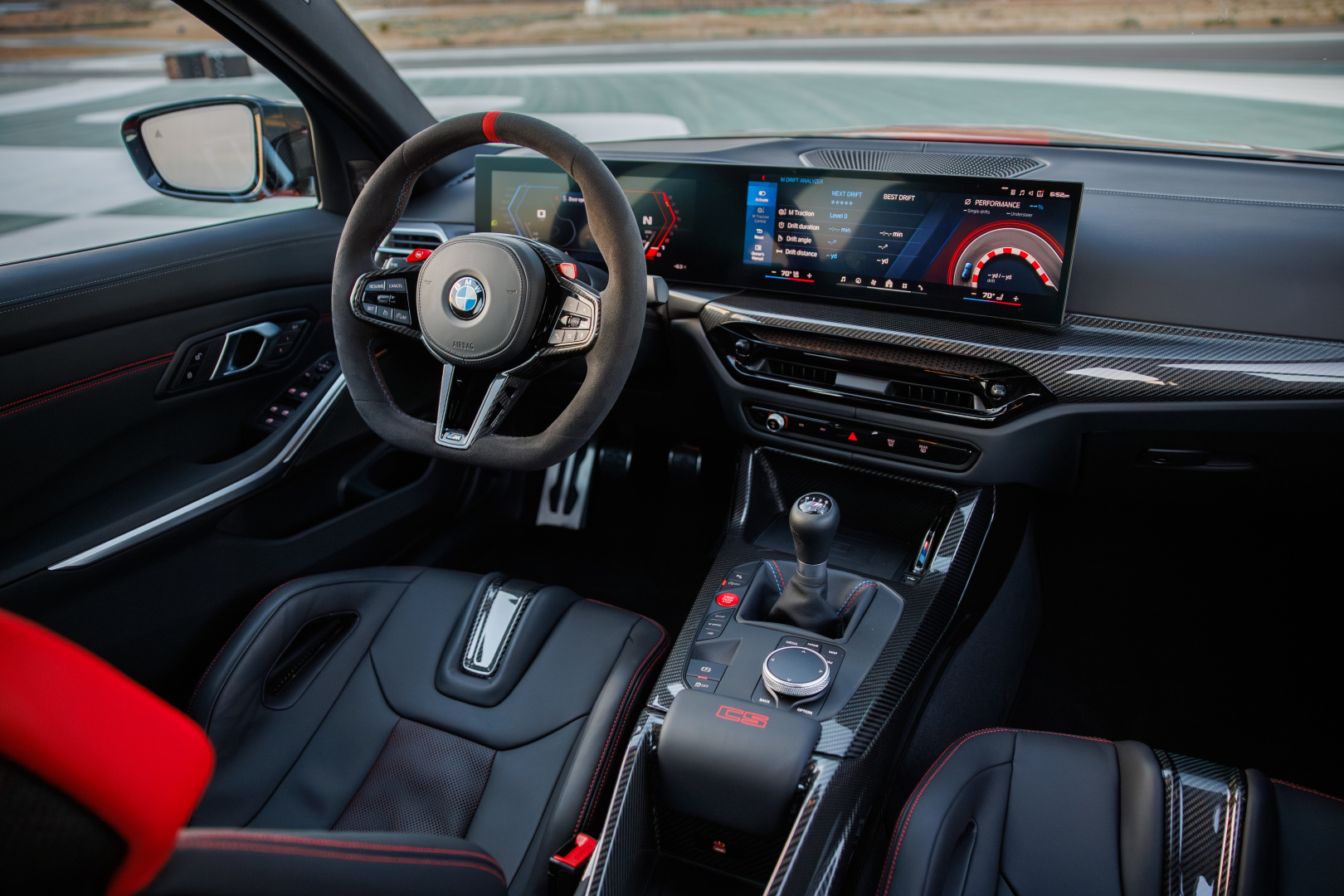 SMALL_P90641057_highRes_the-bmw-m3-cs-handsc (1)